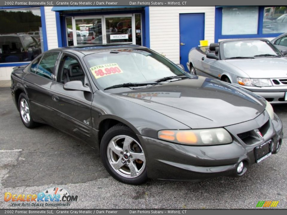 Front 3/4 View of 2002 Pontiac Bonneville SLE Photo #3