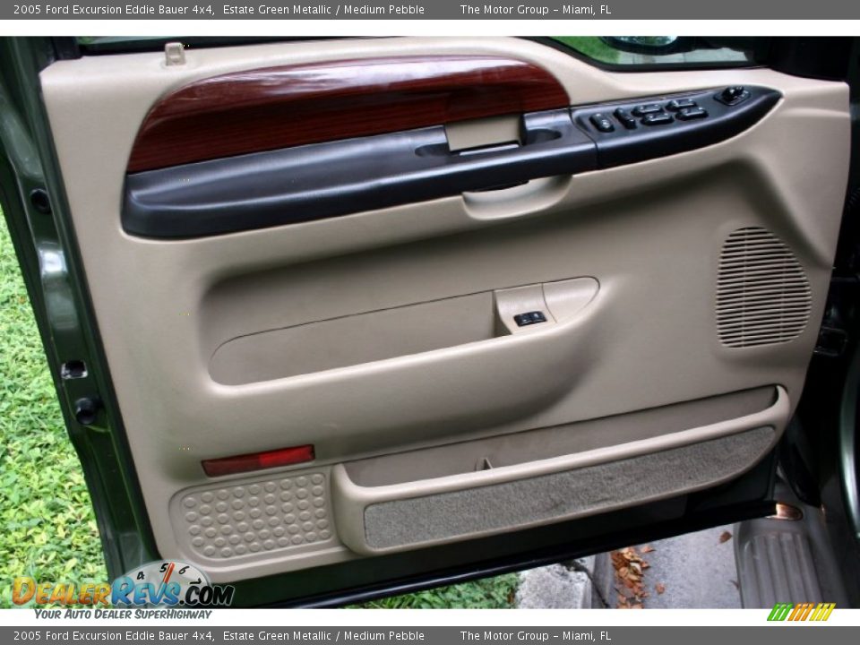 Door Panel of 2005 Ford Excursion Eddie Bauer 4x4 Photo #33