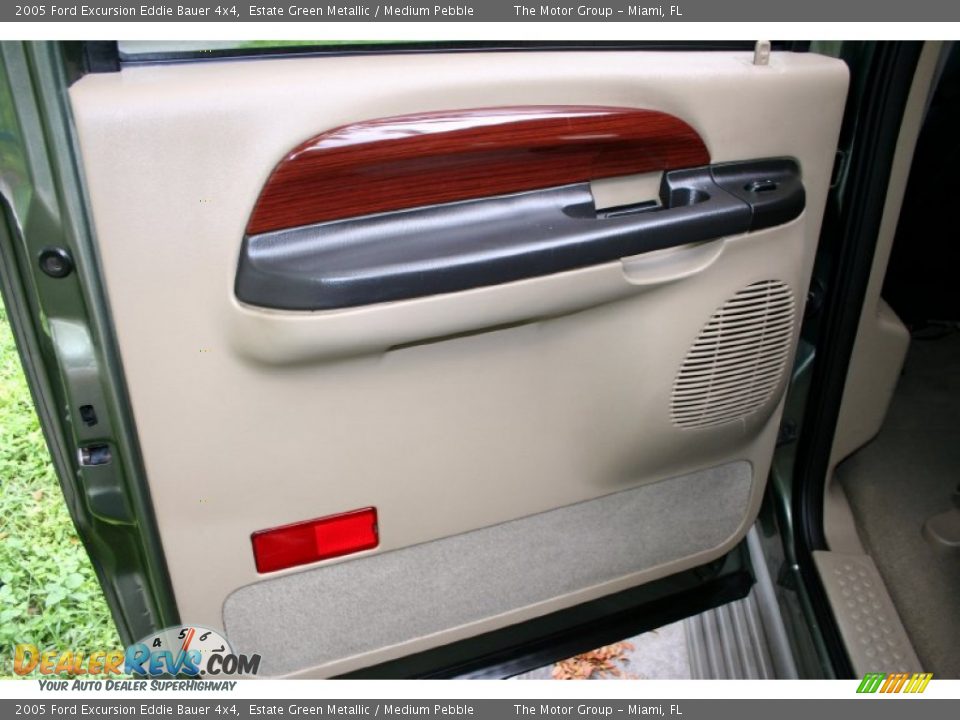 Door Panel of 2005 Ford Excursion Eddie Bauer 4x4 Photo #35
