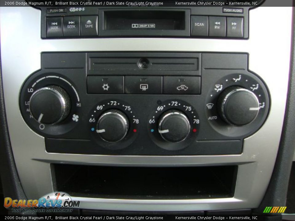 Controls of 2006 Dodge Magnum R/T Photo #22