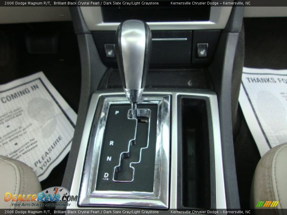 2006 Dodge Magnum R/T Shifter Photo #23