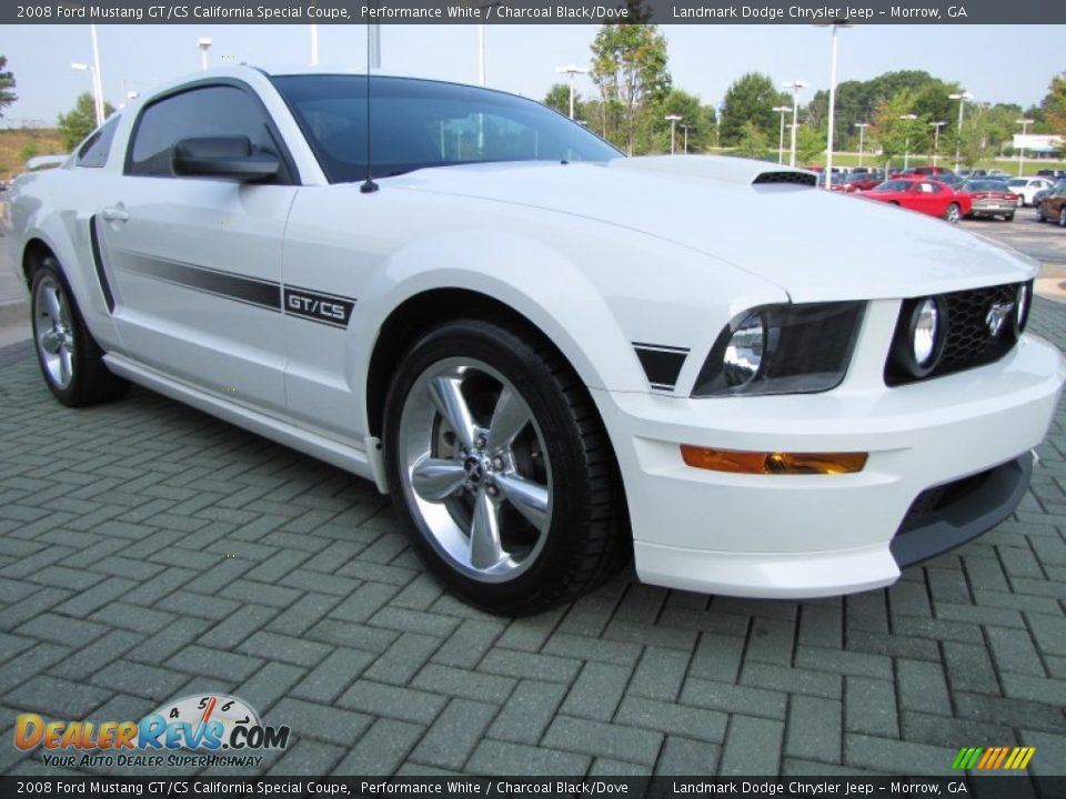 Front 3/4 View of 2008 Ford Mustang GT/CS California Special Coupe Photo #7