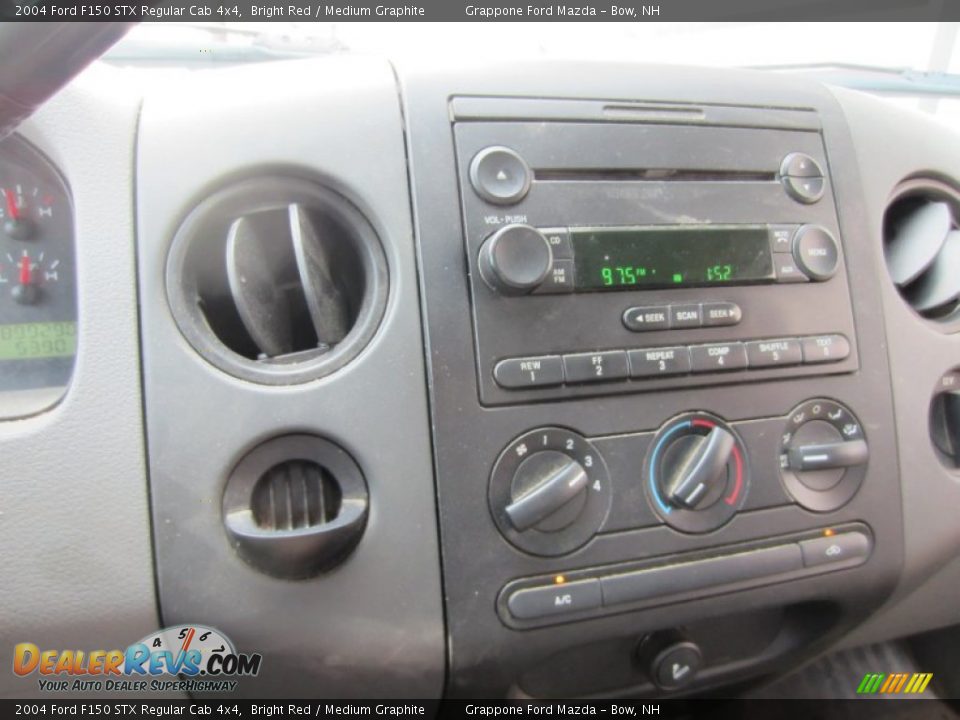 Audio System of 2004 Ford F150 STX Regular Cab 4x4 Photo #24