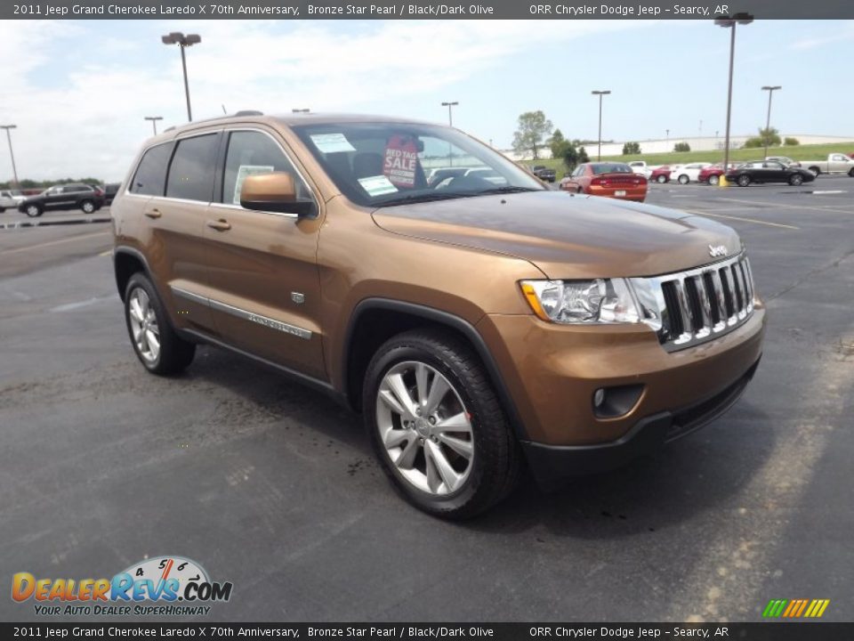 Front 3/4 View of 2011 Jeep Grand Cherokee Laredo X 70th Anniversary Photo #3