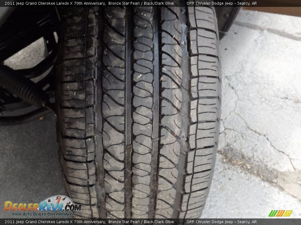 2011 Jeep Grand Cherokee Laredo X 70th Anniversary Bronze Star Pearl / Black/Dark Olive Photo #17