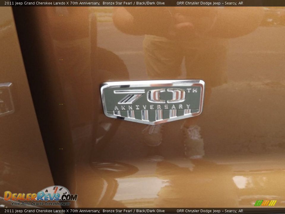 2011 Jeep Grand Cherokee Laredo X 70th Anniversary Logo Photo #19