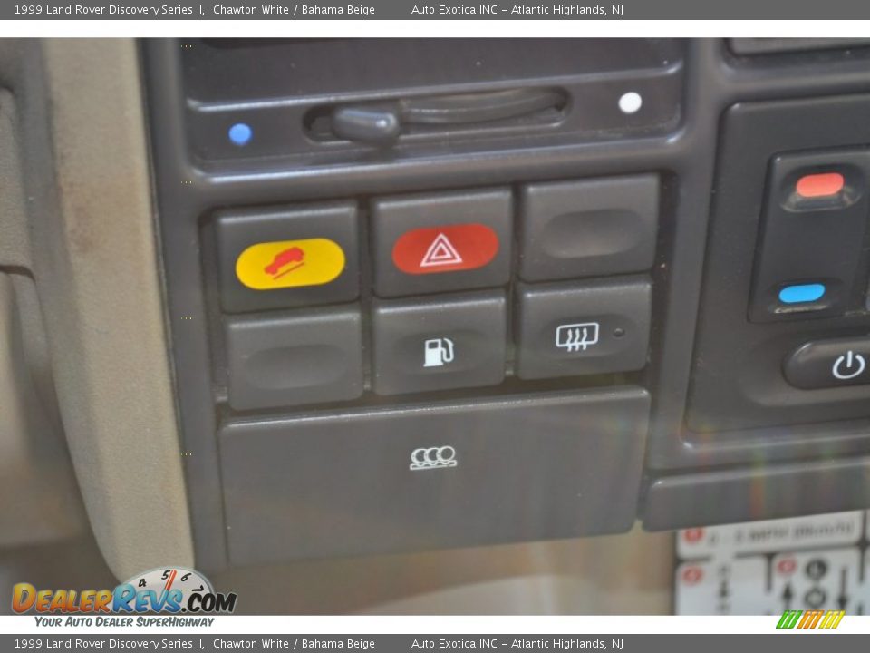 1999 Land Rover Discovery Series II Chawton White / Bahama Beige Photo #13