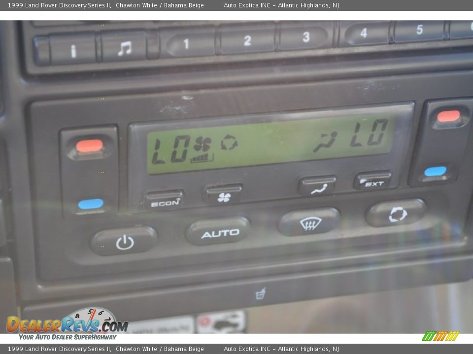1999 Land Rover Discovery Series II Chawton White / Bahama Beige Photo #16