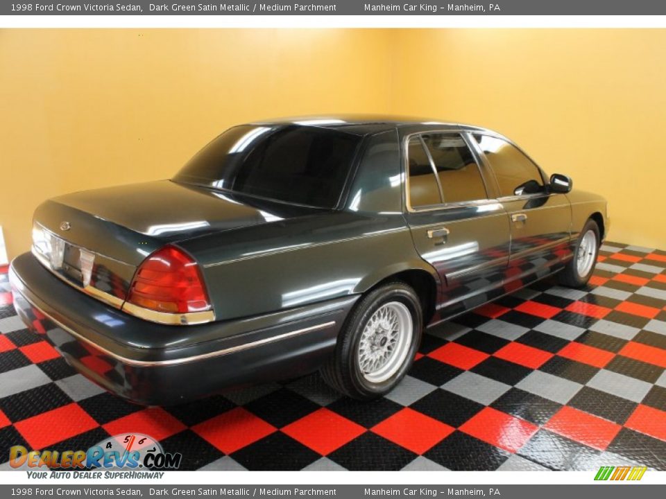 1998 Ford Crown Victoria Sedan Dark Green Satin Metallic / Medium Parchment Photo #4