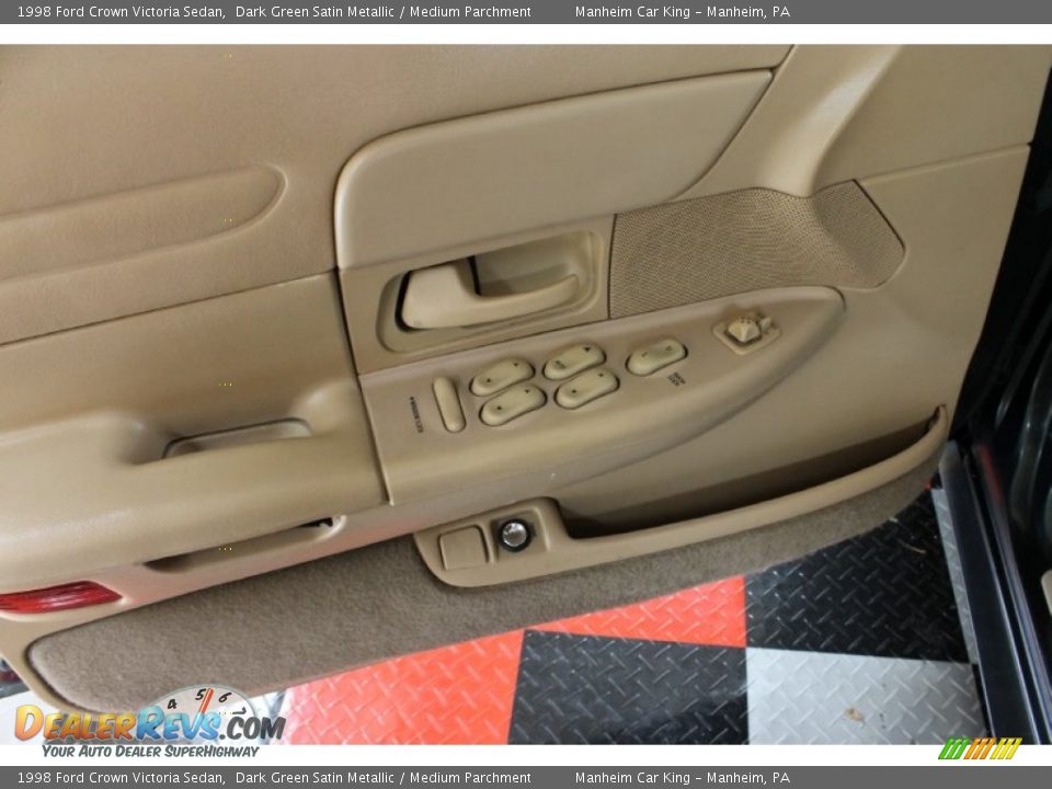 Door Panel of 1998 Ford Crown Victoria Sedan Photo #10