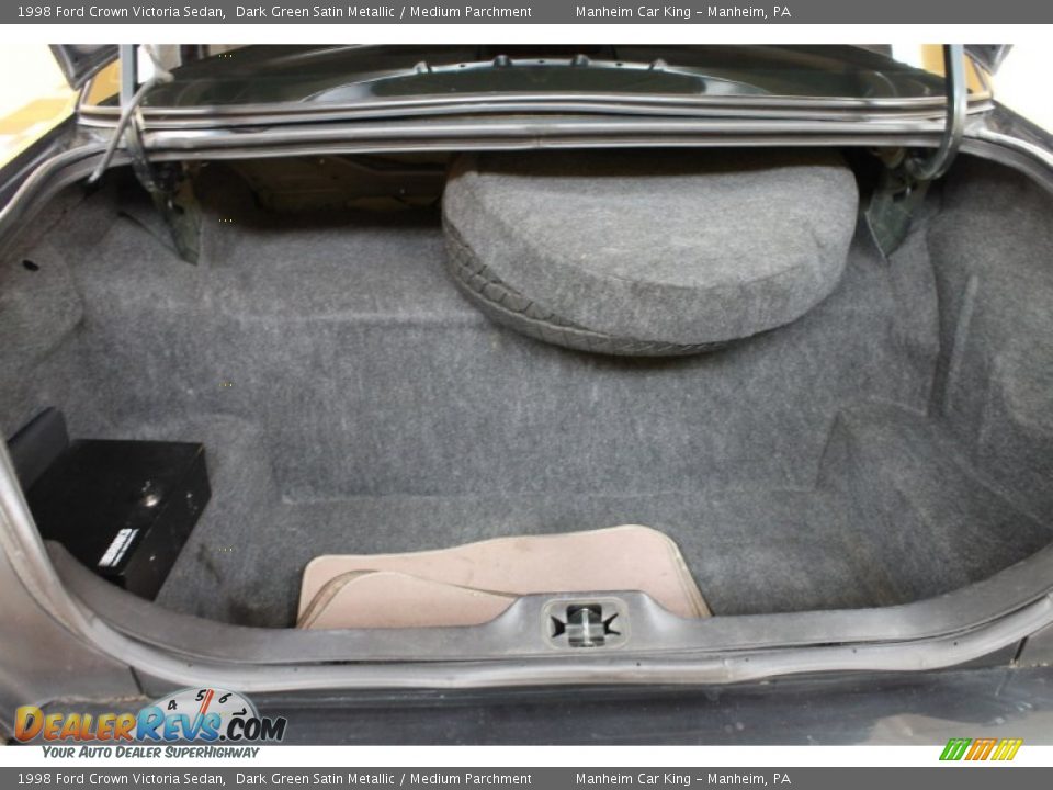 1998 Ford Crown Victoria Sedan Trunk Photo #13