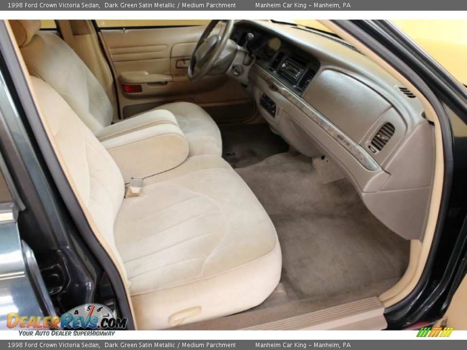 1998 Ford Crown Victoria Sedan Dark Green Satin Metallic / Medium Parchment Photo #15