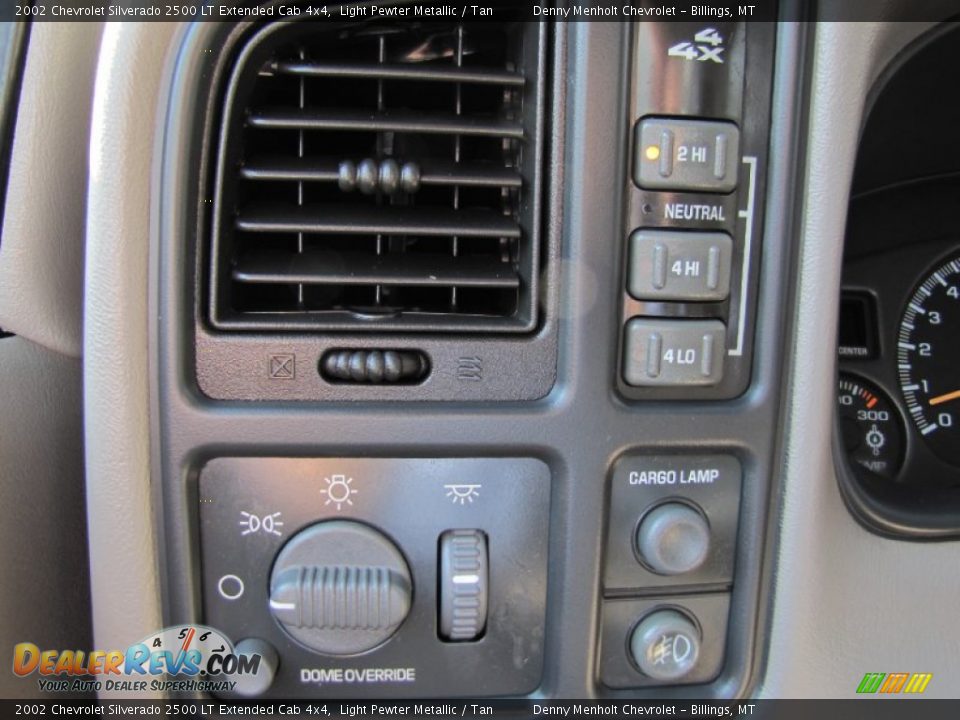 Controls of 2002 Chevrolet Silverado 2500 LT Extended Cab 4x4 Photo #9