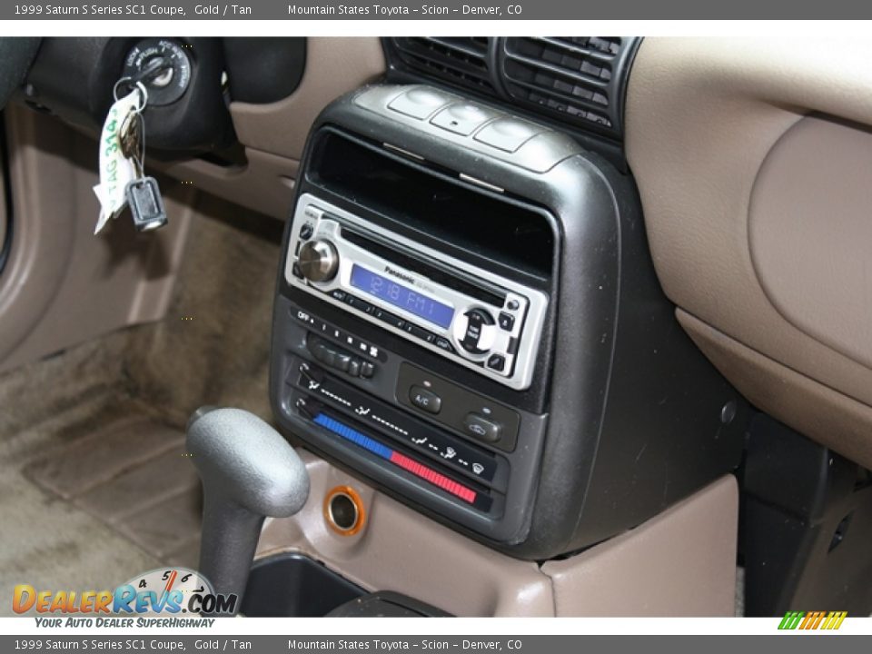 Controls of 1999 Saturn S Series SC1 Coupe Photo #11