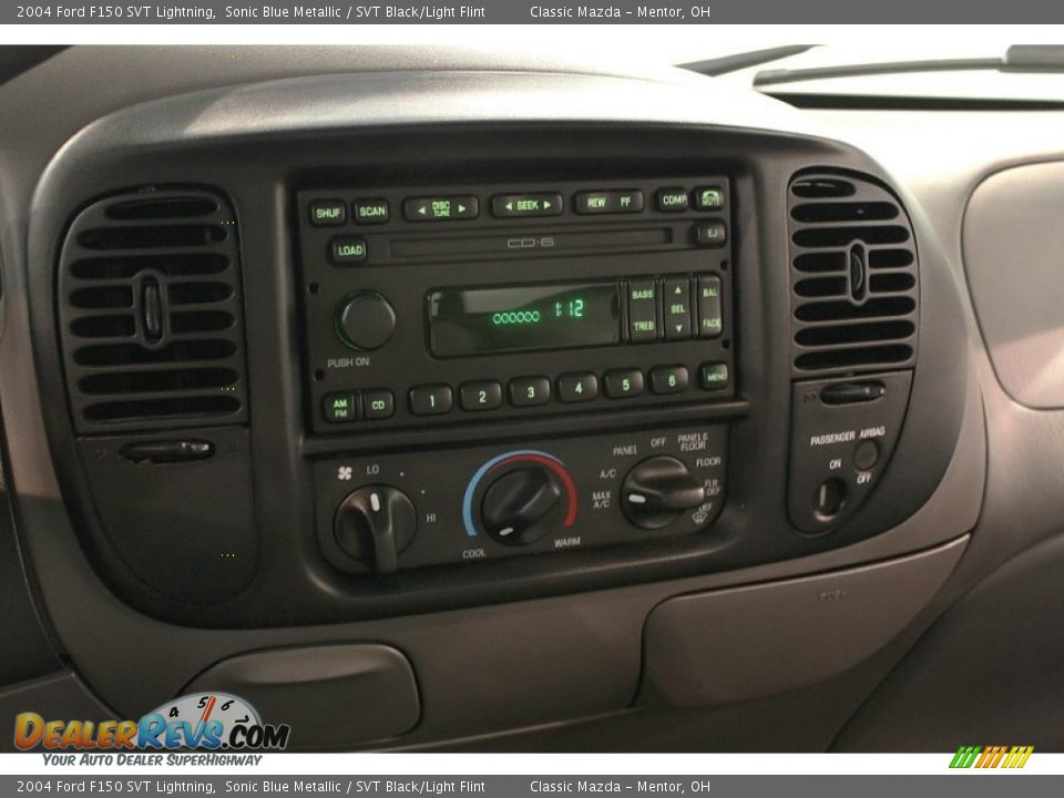 Controls of 2004 Ford F150 SVT Lightning Photo #18