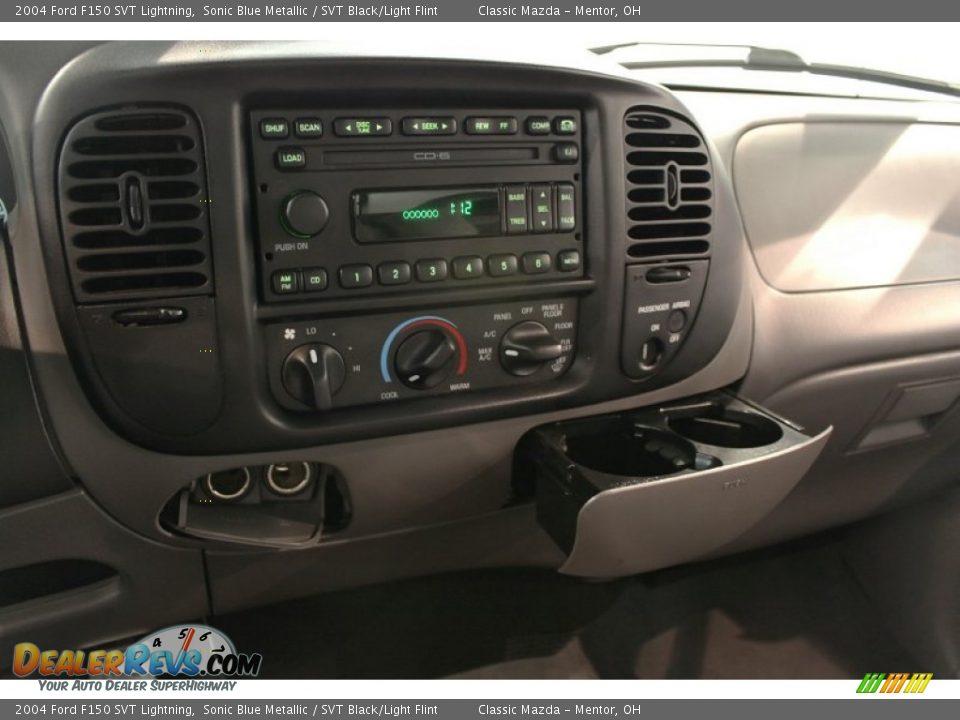 Controls of 2004 Ford F150 SVT Lightning Photo #19