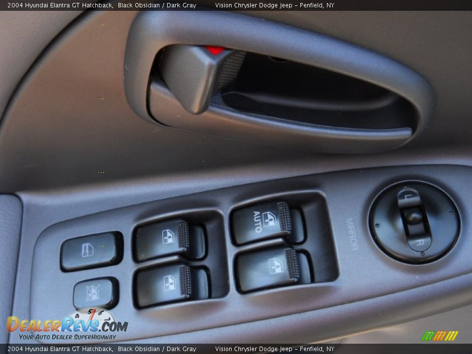 Controls of 2004 Hyundai Elantra GT Hatchback Photo #10