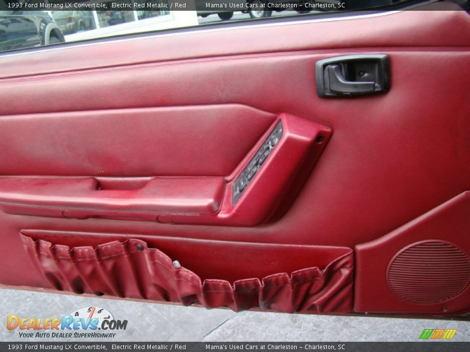 Door Panel of 1993 Ford Mustang LX Convertible Photo #15