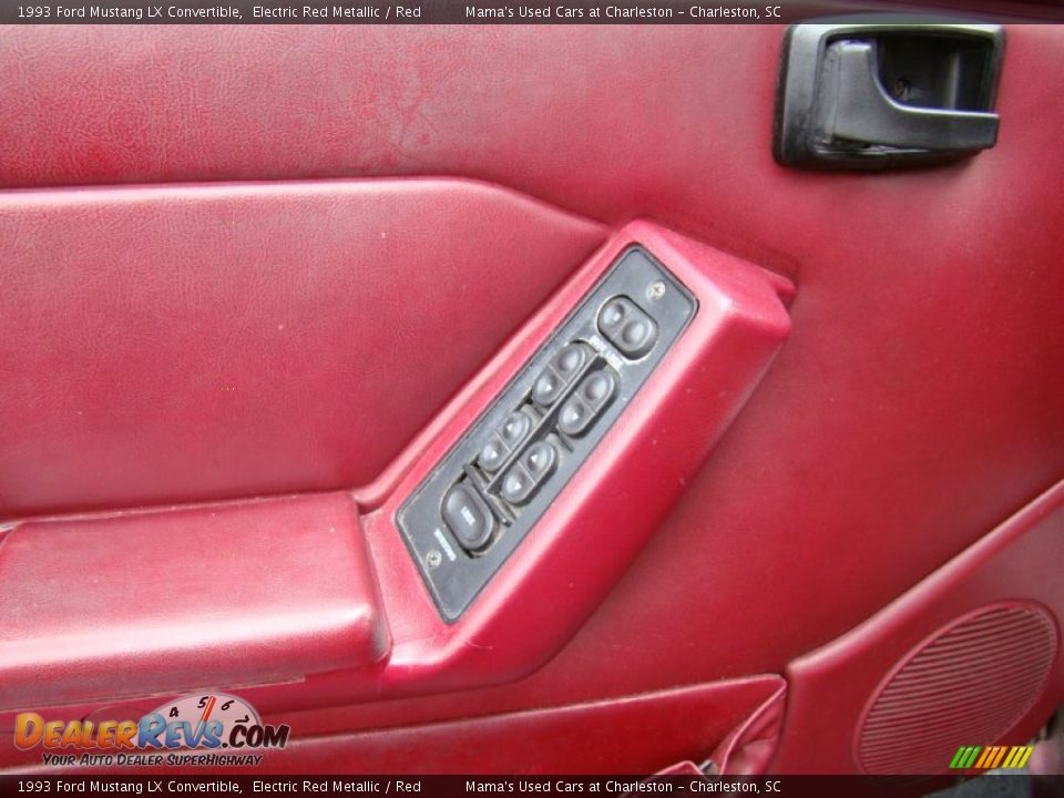 Door Panel of 1993 Ford Mustang LX Convertible Photo #16