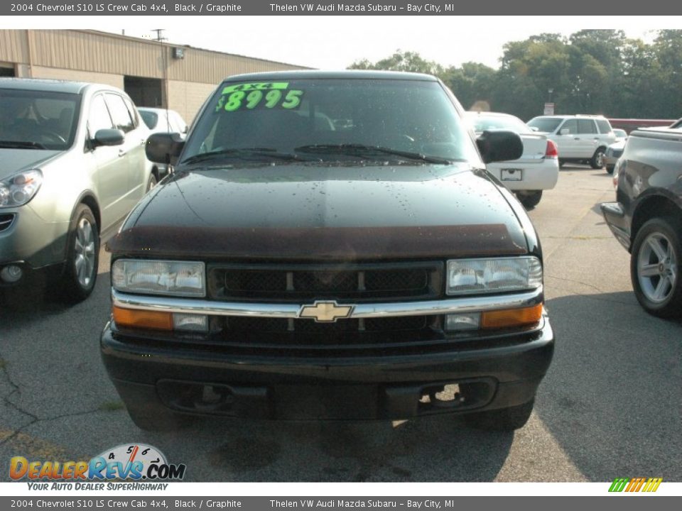 2004 Chevrolet S10 LS Crew Cab 4x4 Black / Graphite Photo #2