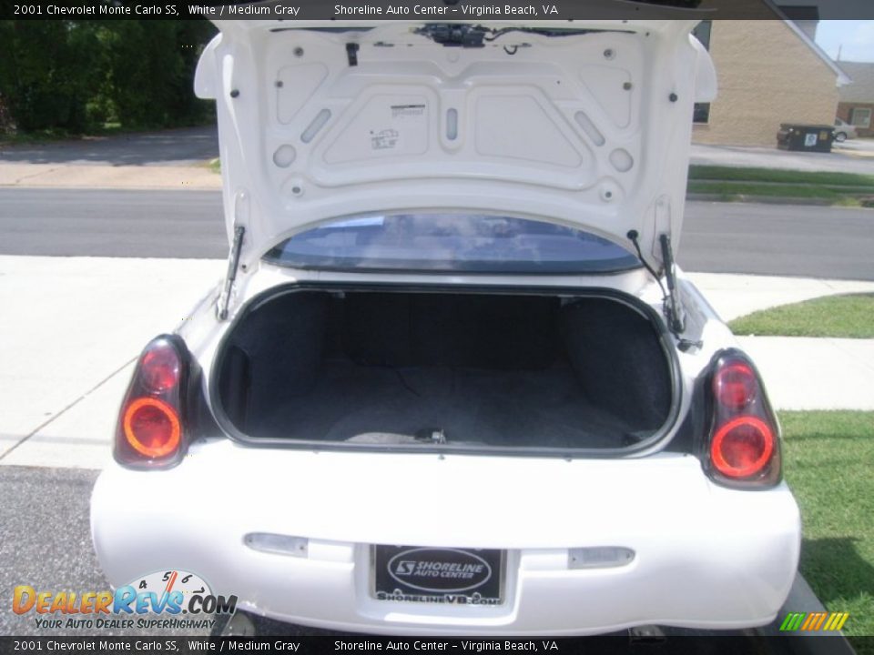 2001 Chevrolet Monte Carlo SS White / Medium Gray Photo #10
