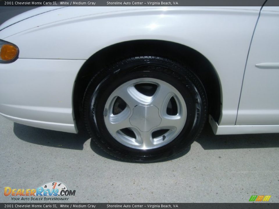 2001 Chevrolet Monte Carlo SS White / Medium Gray Photo #19