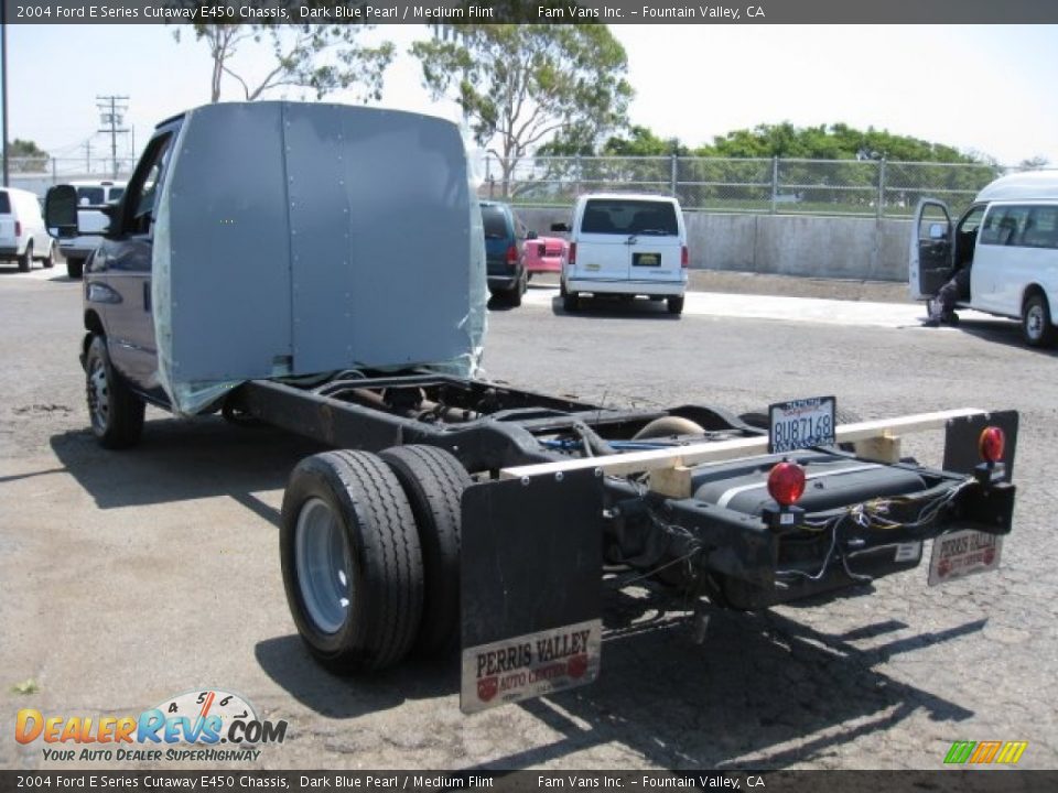 2004 Ford E Series Cutaway E450 Chassis Dark Blue Pearl / Medium Flint Photo #4