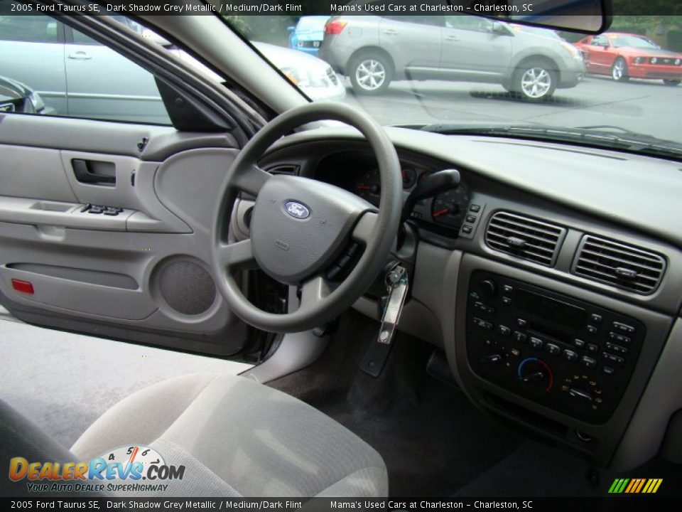 2005 Ford Taurus SE Dark Shadow Grey Metallic / Medium/Dark Flint Photo #17