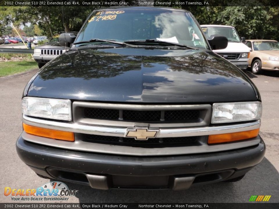 2002 Chevrolet S10 ZR2 Extended Cab 4x4 Onyx Black / Medium Gray Photo #2