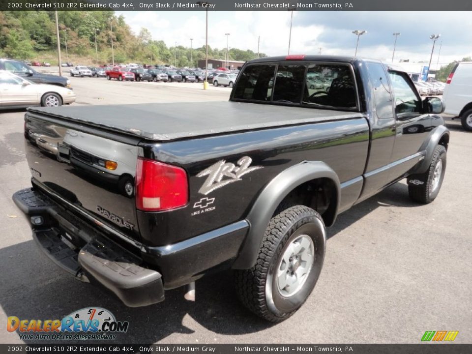 2002 Chevrolet S10 ZR2 Extended Cab 4x4 Onyx Black / Medium Gray Photo #6