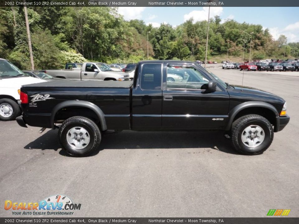 2002 Chevrolet S10 ZR2 Extended Cab 4x4 Onyx Black / Medium Gray Photo #7