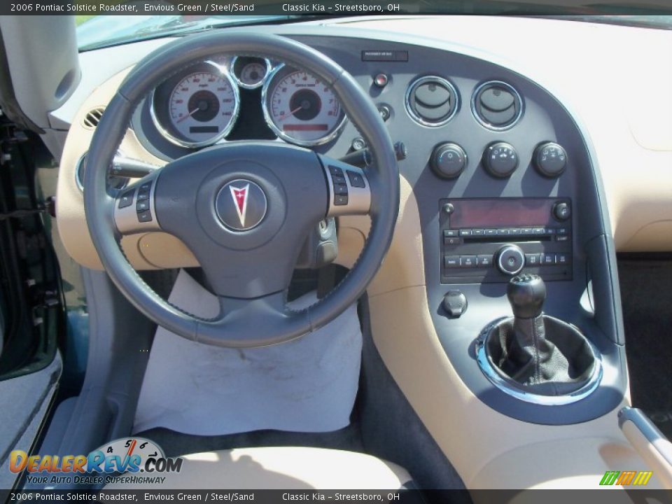 2006 Pontiac Solstice Roadster Envious Green / Steel/Sand Photo #16