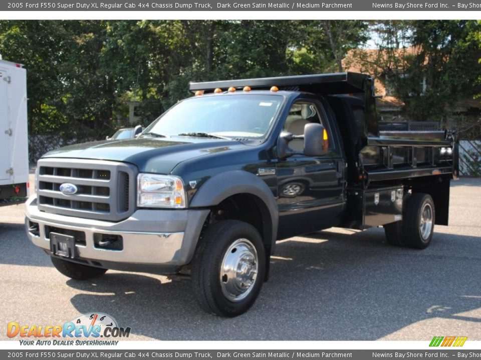 Front 3/4 View of 2005 Ford F550 Super Duty XL Regular Cab 4x4 Chassis Dump Truck Photo #1