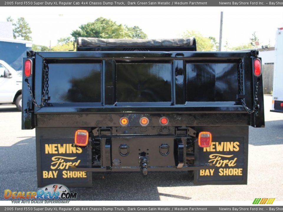 2005 Ford F550 Super Duty XL Regular Cab 4x4 Chassis Dump Truck Dark Green Satin Metallic / Medium Parchment Photo #5