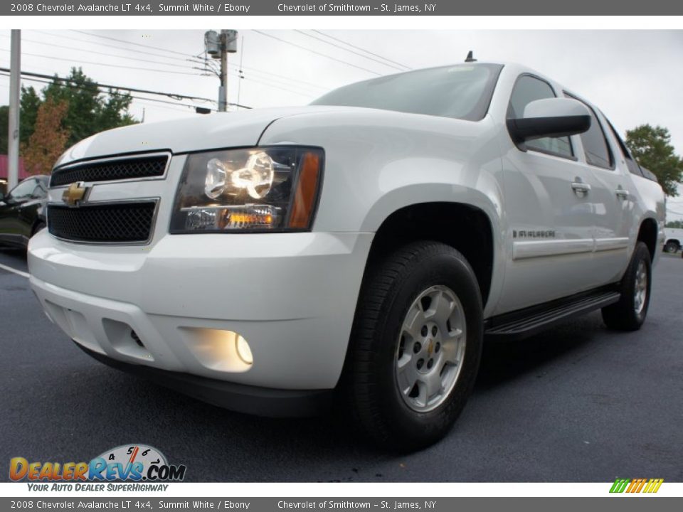Front 3/4 View of 2008 Chevrolet Avalanche LT 4x4 Photo #20