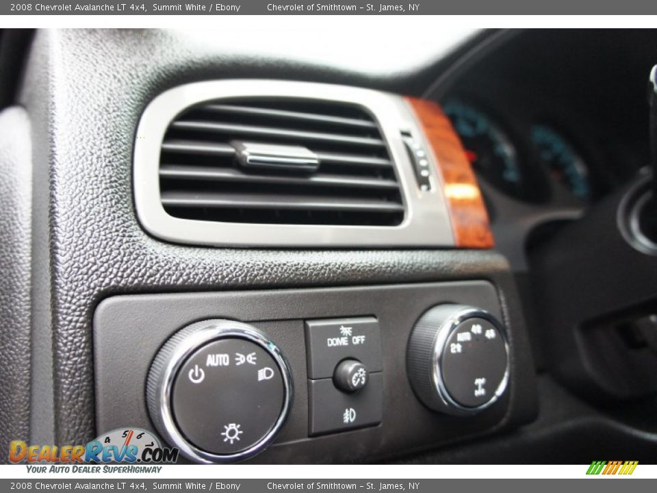 Controls of 2008 Chevrolet Avalanche LT 4x4 Photo #30