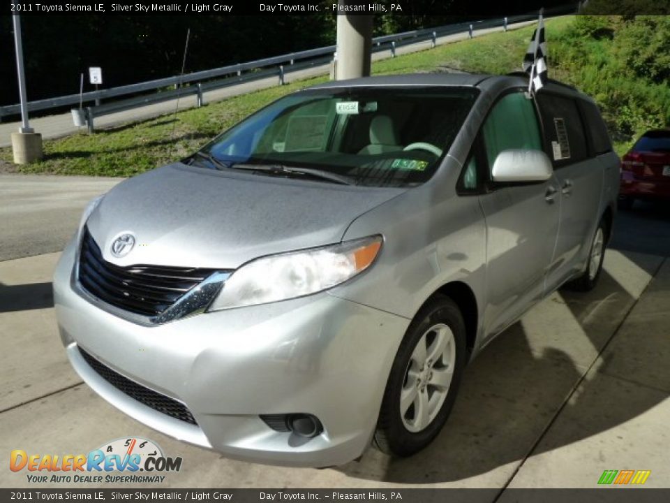 2011 Toyota Sienna LE Silver Sky Metallic / Light Gray Photo #5