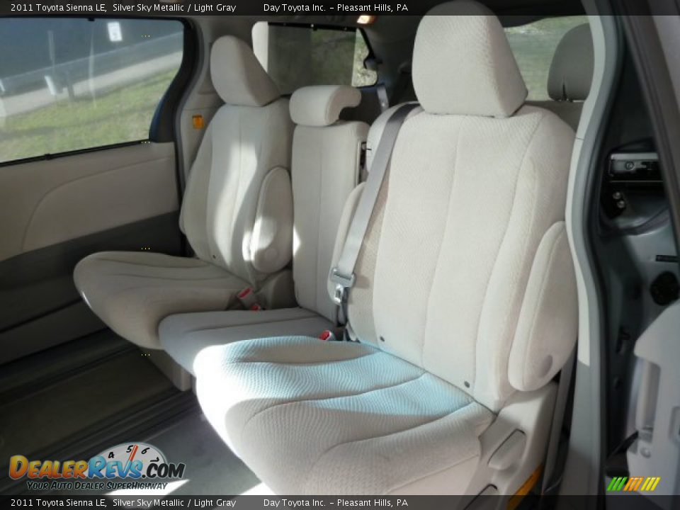 2011 Toyota Sienna LE Silver Sky Metallic / Light Gray Photo #9