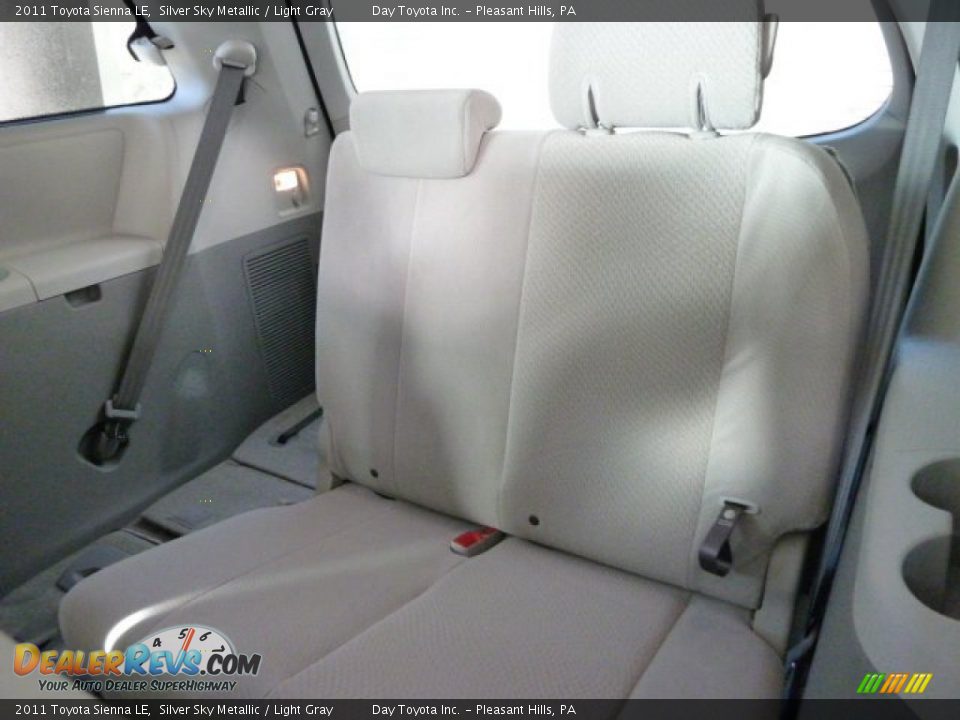 2011 Toyota Sienna LE Silver Sky Metallic / Light Gray Photo #10