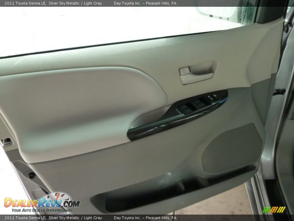2011 Toyota Sienna LE Silver Sky Metallic / Light Gray Photo #12