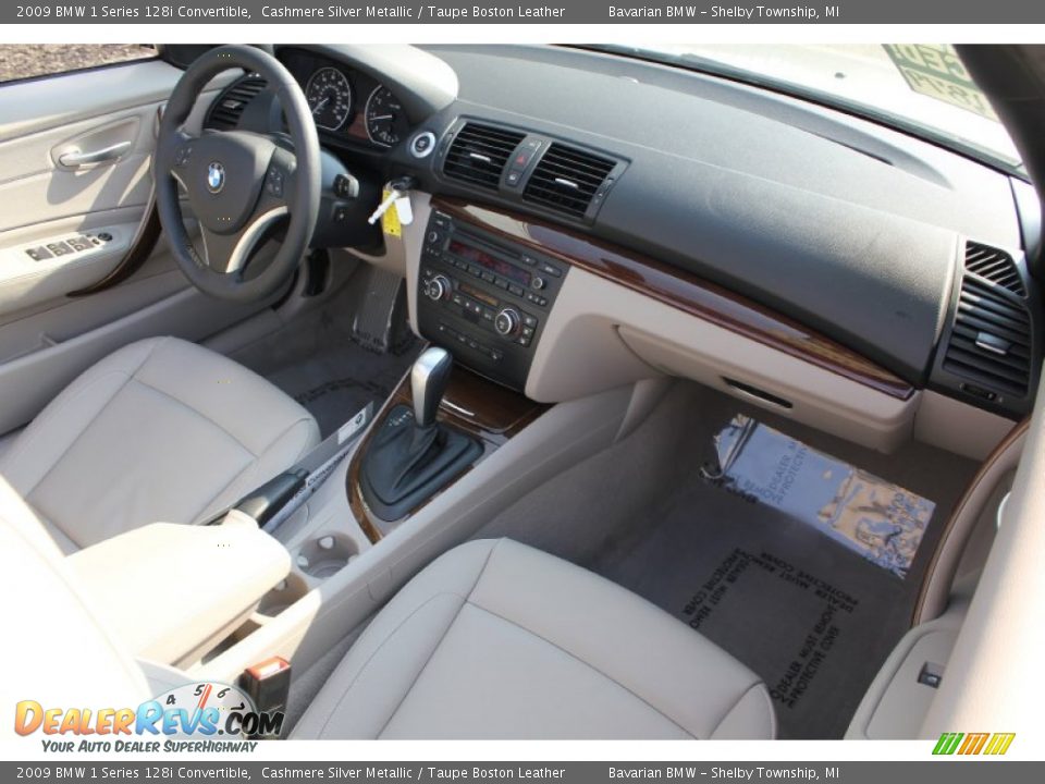 Dashboard of 2009 BMW 1 Series 128i Convertible Photo #12