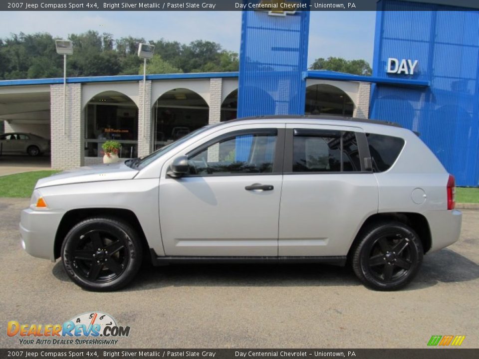 2007 Jeep Compass Sport 4x4 Bright Silver Metallic / Pastel Slate Gray Photo #2