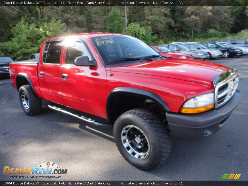 Front 3/4 View of 2004 Dodge Dakota SXT Quad Cab 4x4 Photo #1