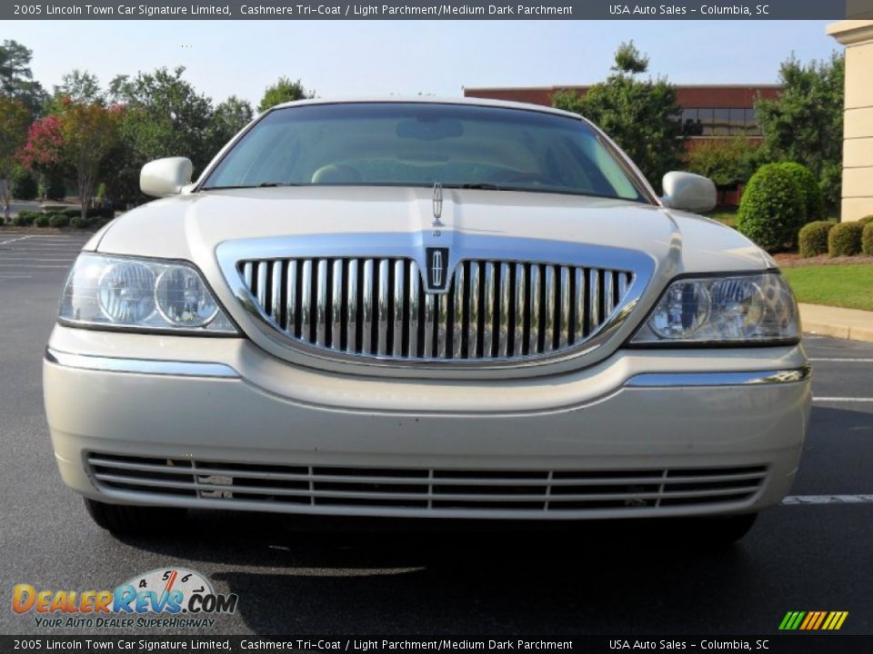 2005 Lincoln Town Car Signature Limited Cashmere Tri-Coat / Light Parchment/Medium Dark Parchment Photo #1