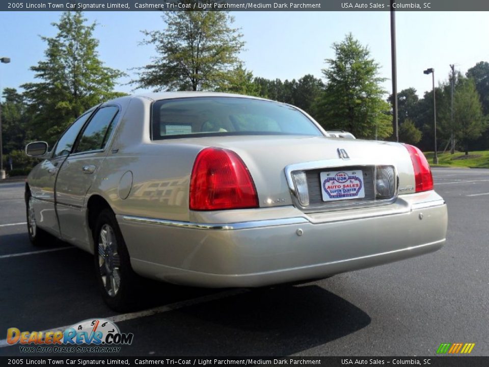 2005 Lincoln Town Car Signature Limited Cashmere Tri-Coat / Light Parchment/Medium Dark Parchment Photo #7