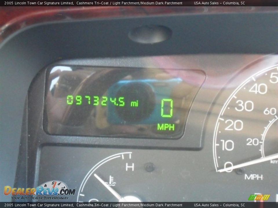 2005 Lincoln Town Car Signature Limited Cashmere Tri-Coat / Light Parchment/Medium Dark Parchment Photo #18