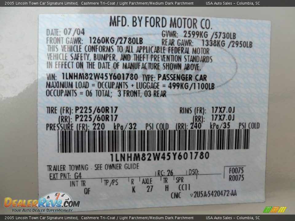 2005 Lincoln Town Car Signature Limited Cashmere Tri-Coat / Light Parchment/Medium Dark Parchment Photo #27