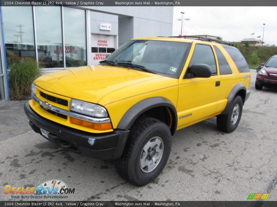 Front 3/4 View of 2004 Chevrolet Blazer LS ZR2 4x4 Photo #2