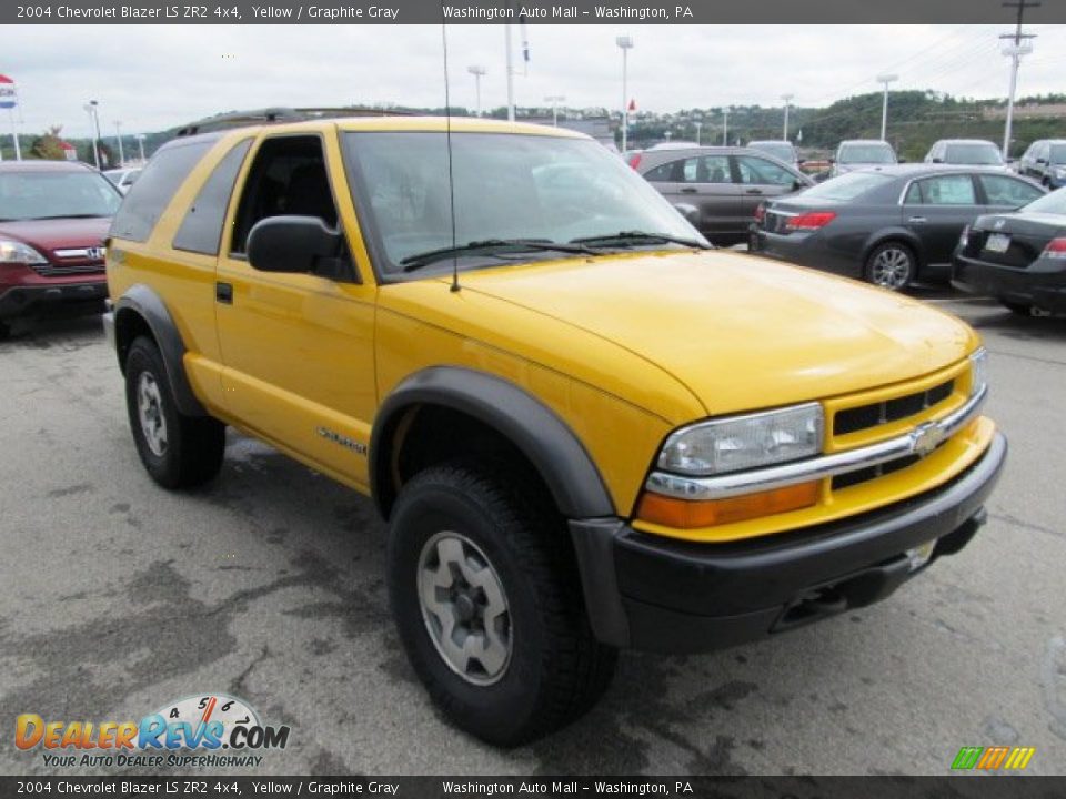 Front 3/4 View of 2004 Chevrolet Blazer LS ZR2 4x4 Photo #9