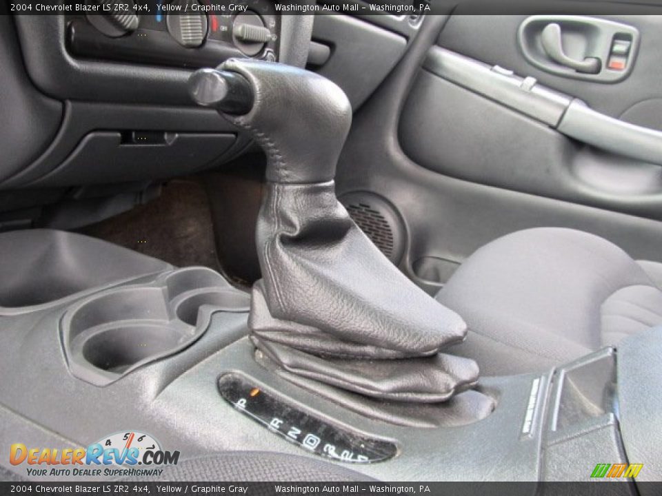 2004 Chevrolet Blazer LS ZR2 4x4 Shifter Photo #17
